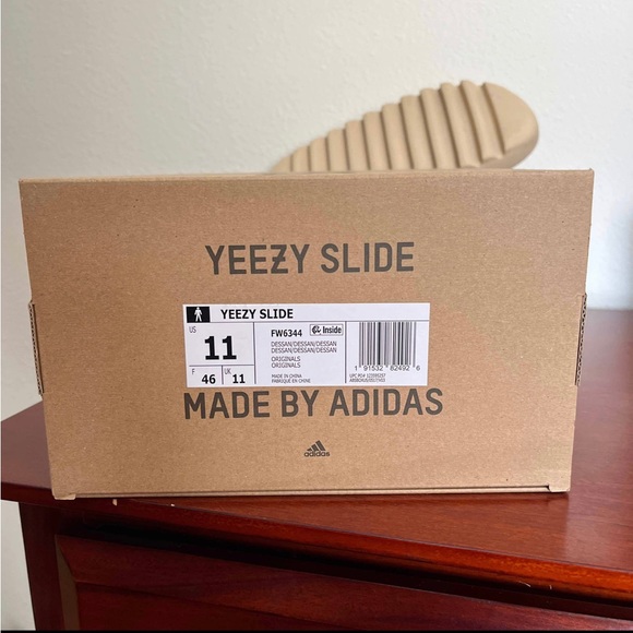 YEEZY SLIDES ‘DESERT SAND’ - Picture 5 of 6